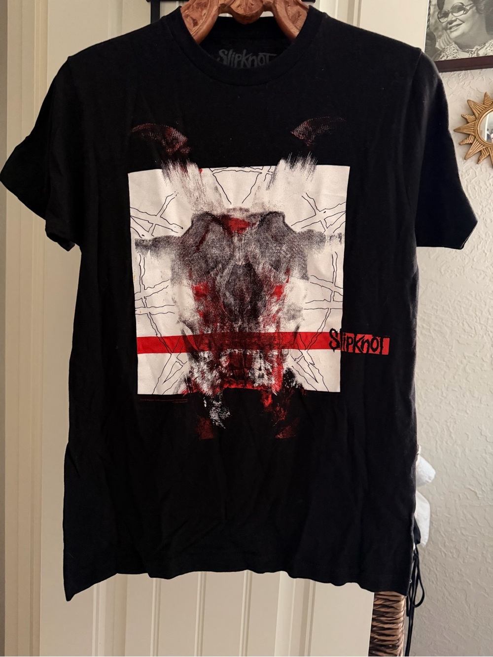 Slipknot Black Short-Sleeve Graphic Tee with Red & White Print